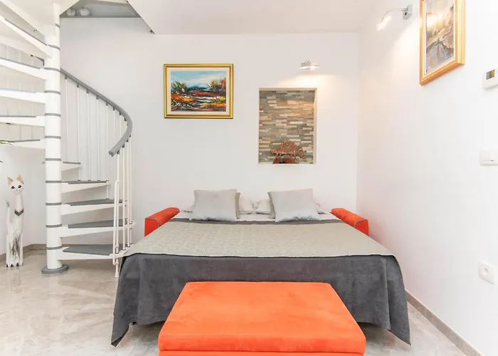 Nonna Laura Πορτορόζ